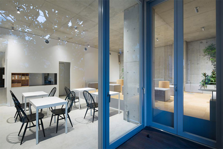 Những nội thất được sử dụng để thiết kế quán cũng được lựa chọn cho đúng với phong cach tối giản, đem lại cảm giác tinh gọn cho khách hàng