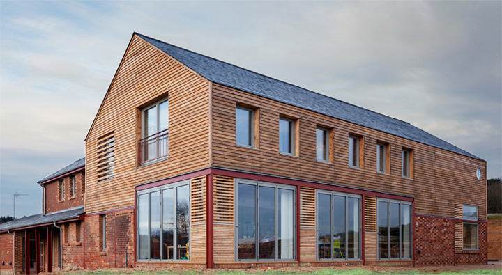 Timber Frame House - Thiết kế nhà 2 tầng kết hợp khung gỗ sồi 3