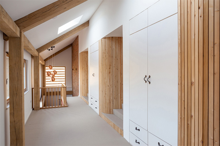 Timber Frame House - Thiết kế nhà 2 tầng kết hợp khung gỗ sồi 6