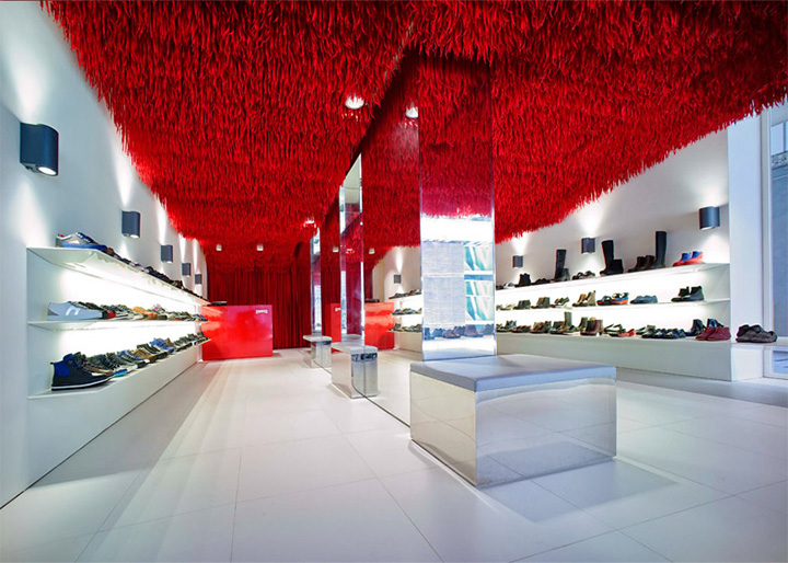 Thiết kế thi công nội thất shop giày Camper từ 30000 sợi dây giày 6