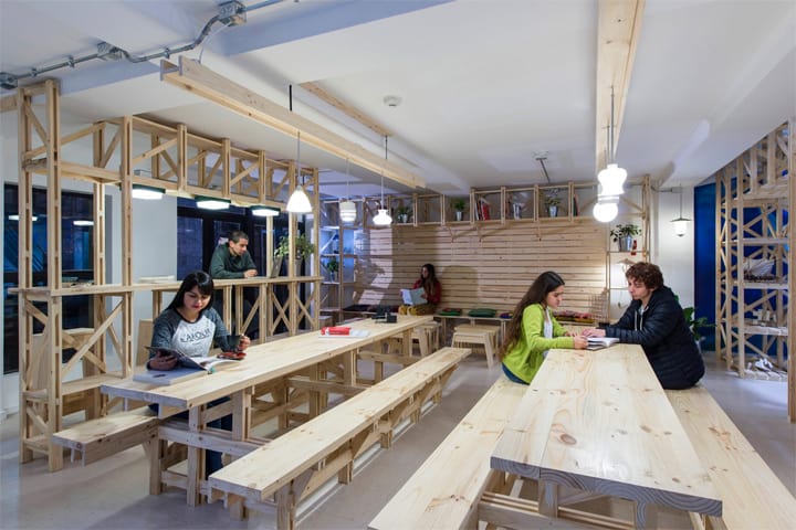 Hall Cafe - Ý tưởng thiết kế quán cafe từ giàn giáo bằng gỗ 9