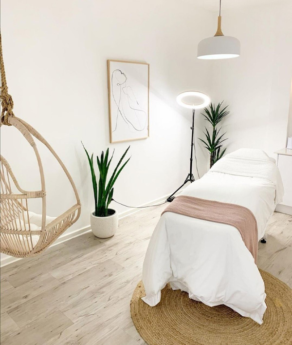 88+ Mẫu thiết kế phòng phun xăm nhỏ đẹp theo xu hướng mới Thêm một vài cây cảnh nhỏ làm điểm nhấn trong phòng phun xăm