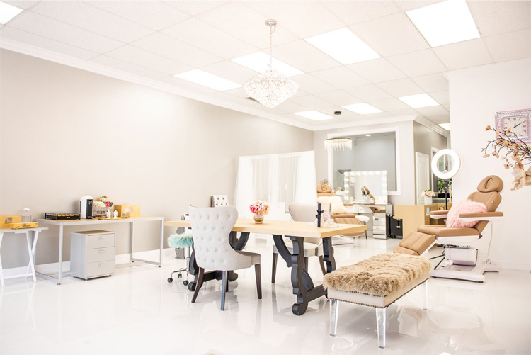 88+ Mẫu thiết kế phòng phun xăm nhỏ đẹp theo xu hướng mới Các món đồ nội thất makeup và phun xăm đa phong cách nhưng được phối với nhau một cách hài hòa và có ý đồ riêng