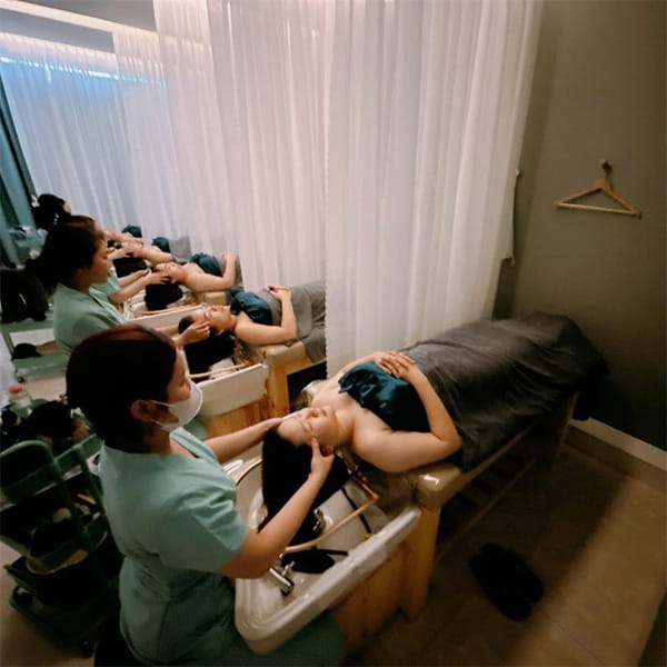 Giường gội đầu dưỡng sinh 2in1 rất phù hợp trong spa