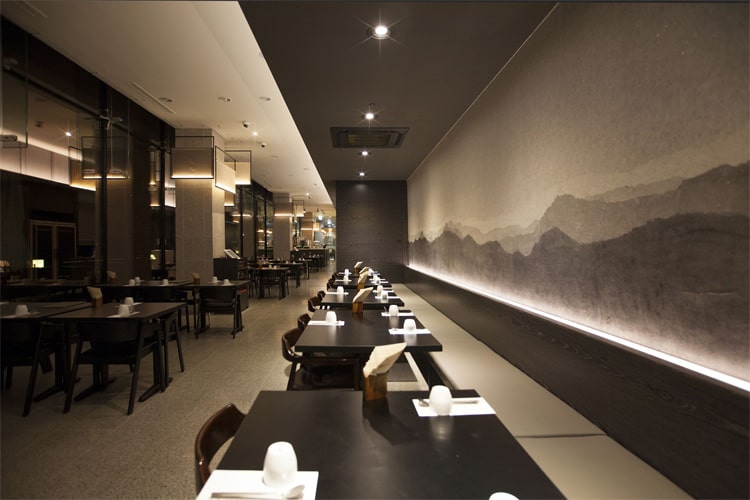 Gam màu trung tính, đầm ấm rất được ưa chuộng khi thiết kế nhà hàng Hàn Quốc